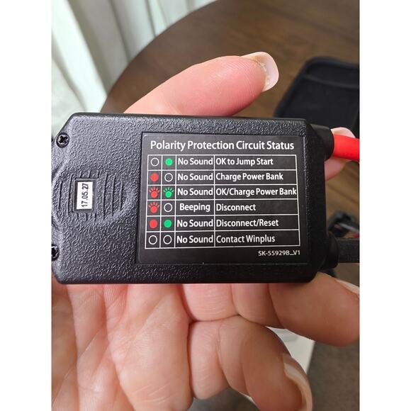 Winplus AC55929 Portable 8000mAh Car Jump Start & Power Bank with Case & Cables - Picture 9 of 13